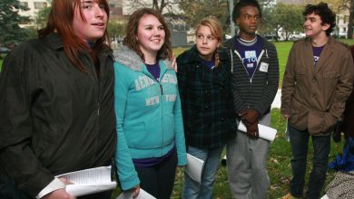 Alumnas de secundaria graban brutal agresión a compañera en presencia de su madre | Video impactante