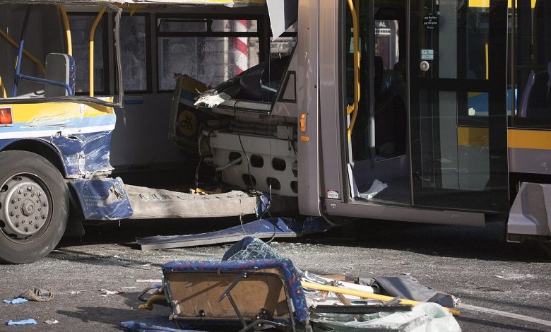 Choque de dos unidades de Metrobús en bajopuente de Xola y Tlalpan deja 12 heridos